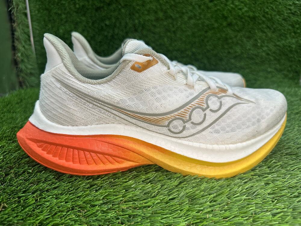 Saucony Endorphin Speed 5 S21007-142 Athletic Shoes Mens 9.5 Beige Mesh Training